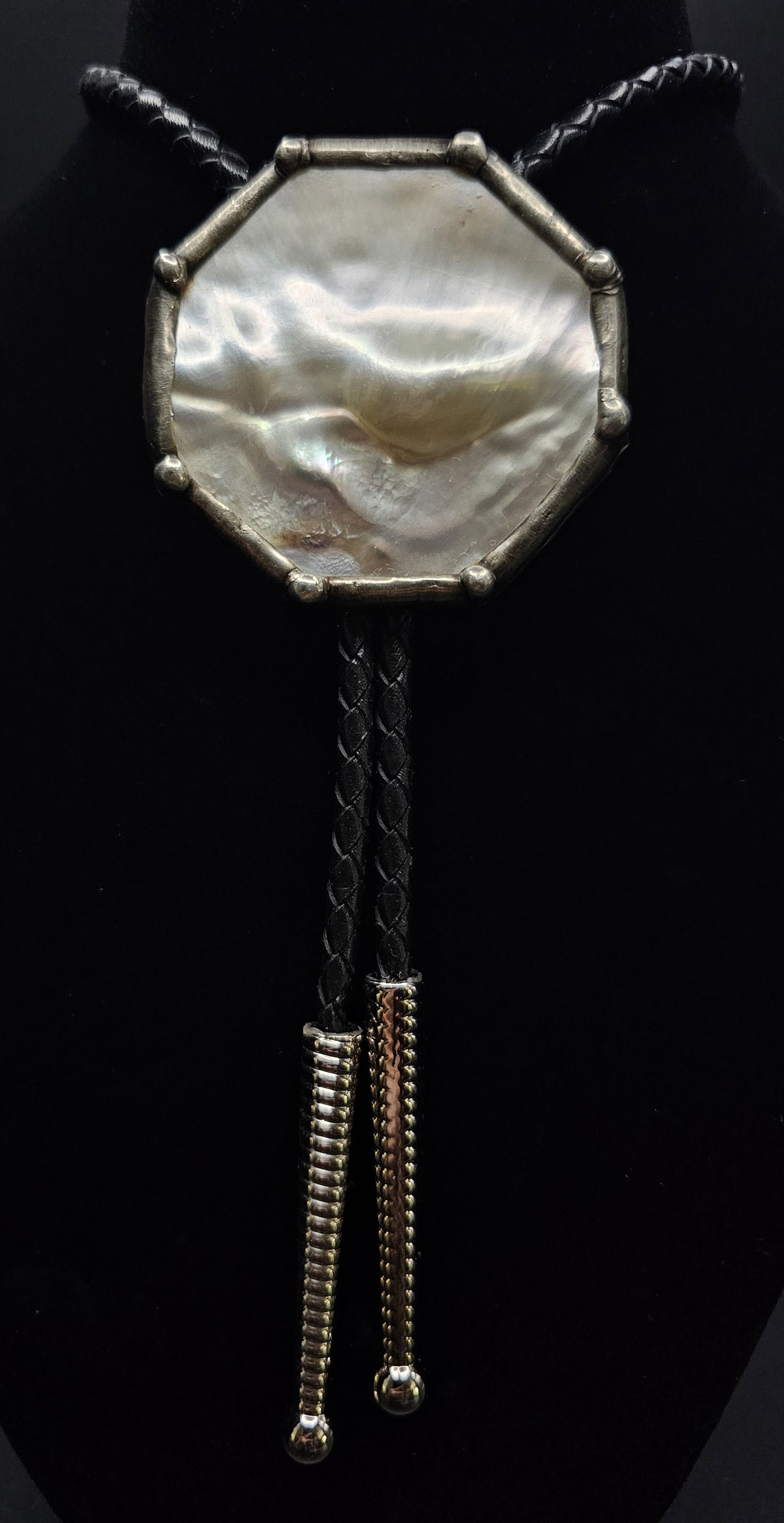 White Natural Baroque Mother of Pearl Bolo Tie