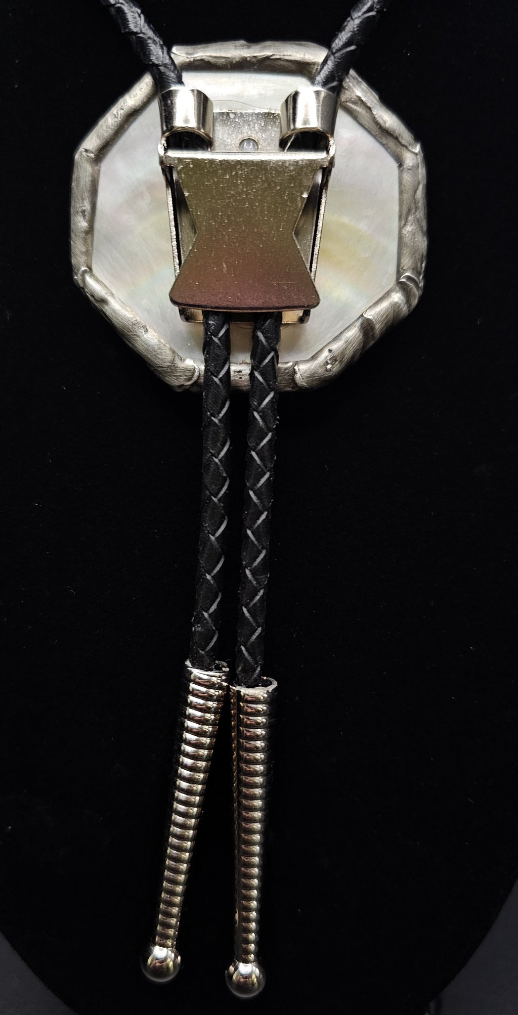 White Natural Baroque Mother of Pearl Bolo Tie