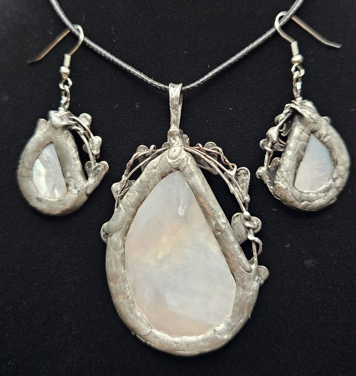 Mother of Pearl Pendant and Earring Set